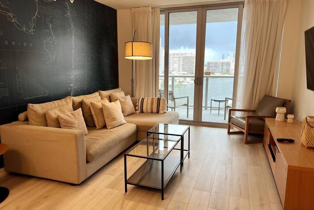 Apartment Beachfront In Miami With Stunning Views 1a