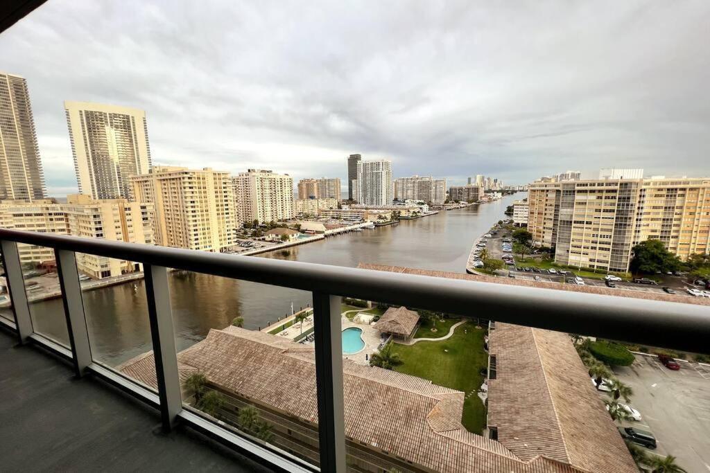 Beachfront In Miami With Stunning Views 1a Apartment