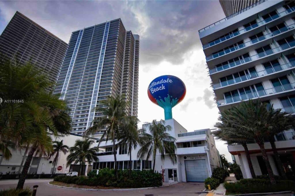 Beachfront In Miami With Stunning Views 1a * Hallandale Beach
