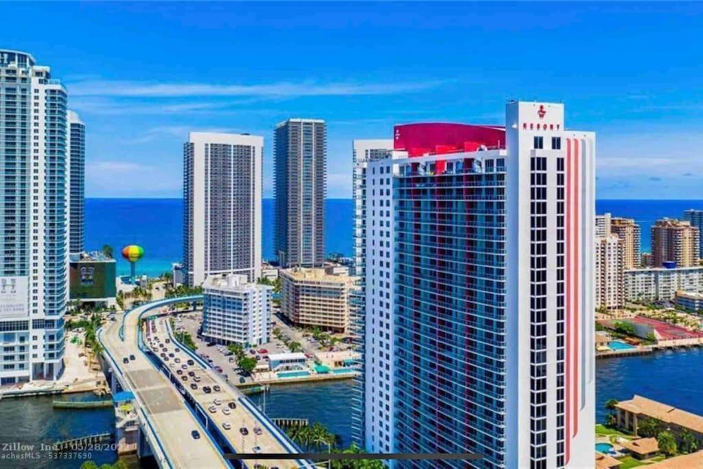 Beachfront In Miami With Stunning Views 1a *