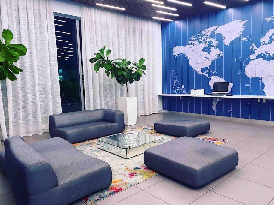 Beachfront In Miami With Stunning Views 1a Apartment