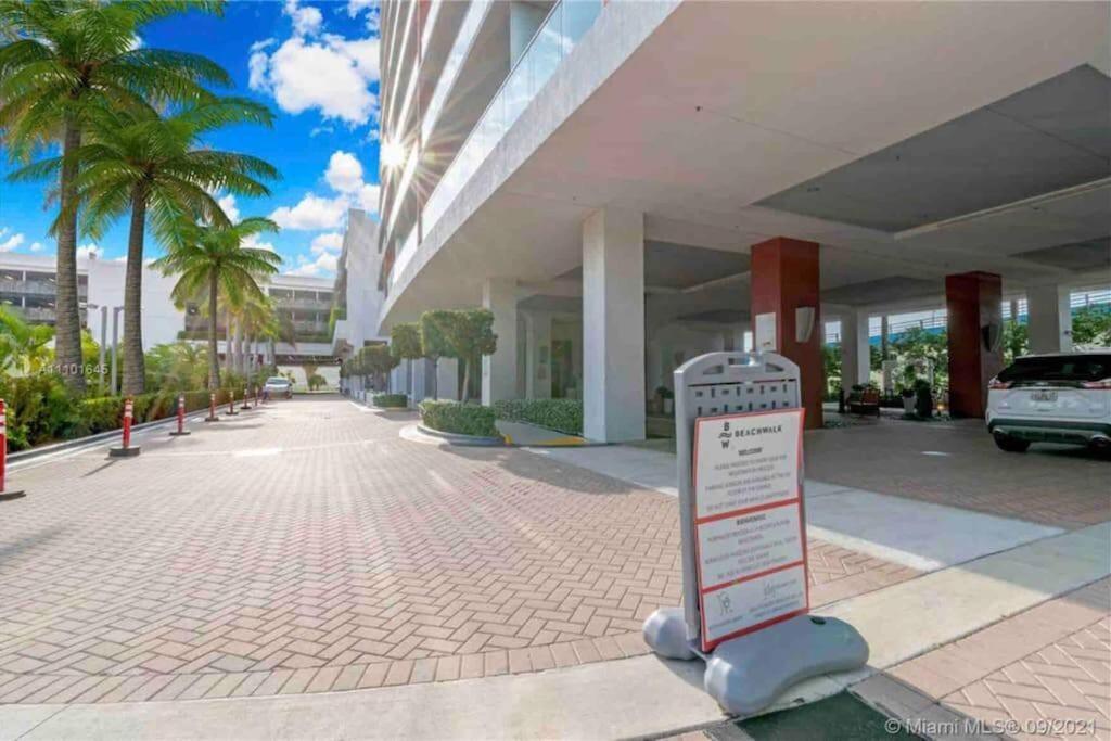 Beachfront In Miami With Stunning Views 1a Apartment *