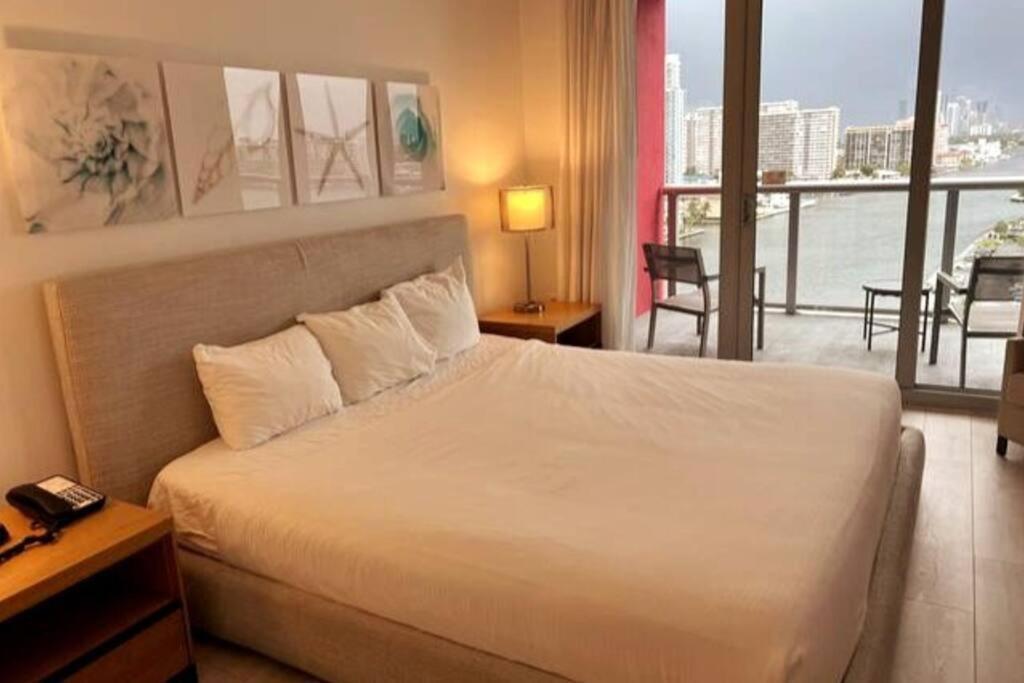 Beachfront In Miami With Stunning Views 1a Apartment Hallandale Beach