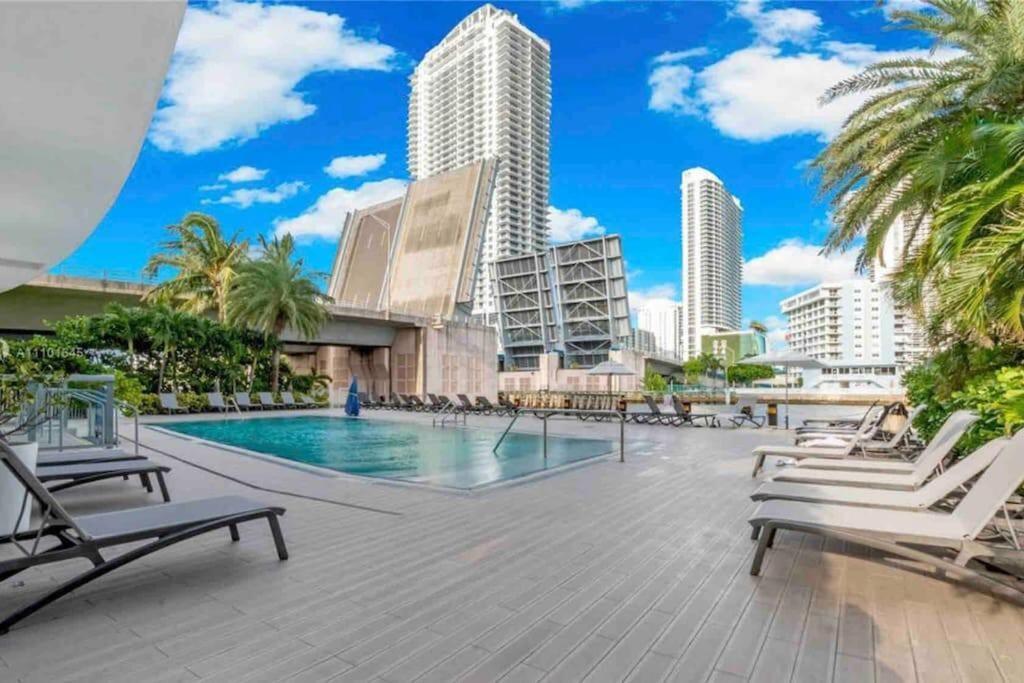 Beachfront In Miami With Stunning Views 1a Apartment Hallandale Beach