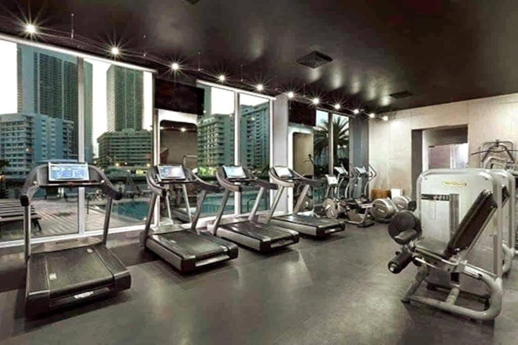 Apartment Beachfront In Miami With Stunning Views 1a