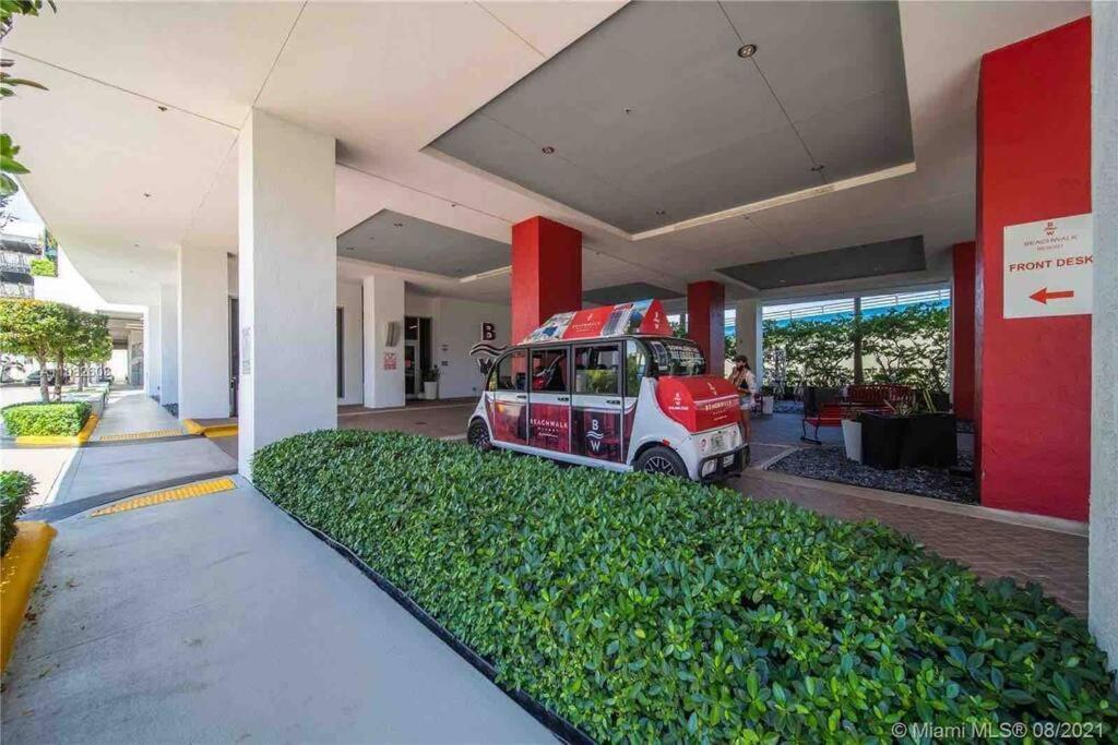Beachfront In Miami With Stunning Views 1a Apartment *