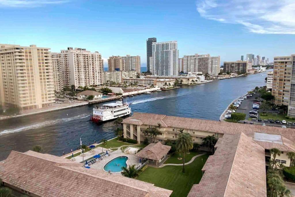 Beachfront In Miami With Stunning Views 1a *