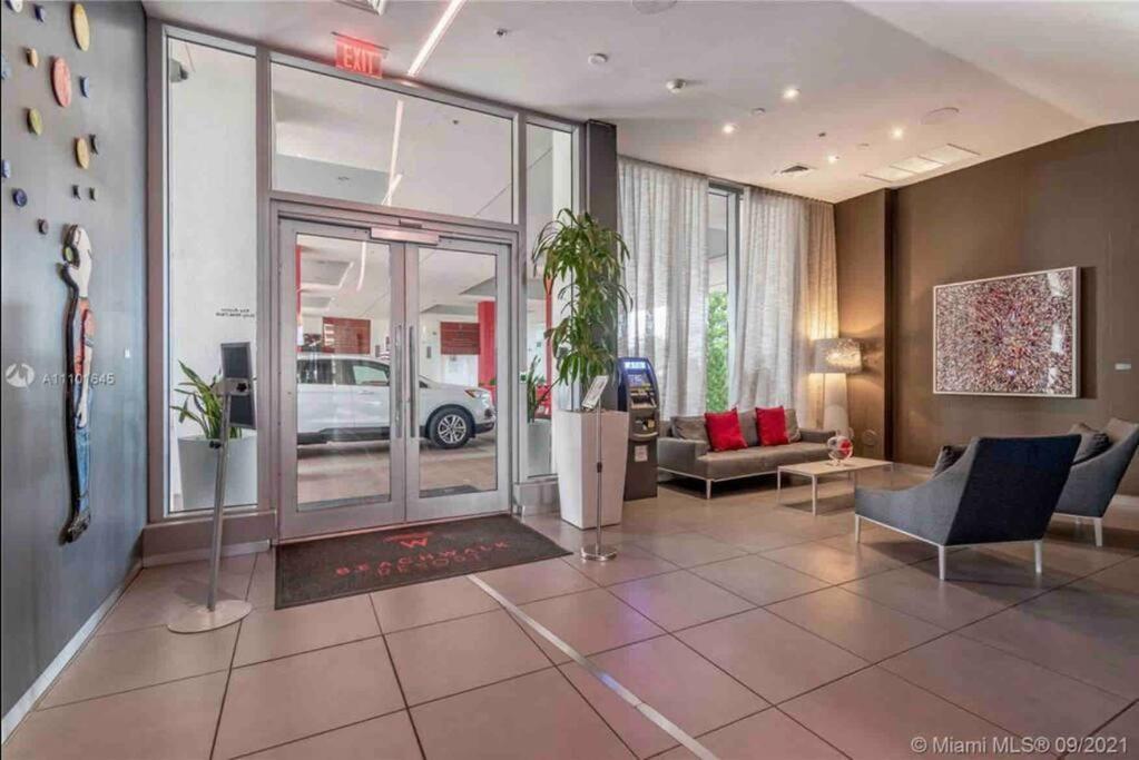 Beachfront In Miami With Stunning Views 1a Apartment *