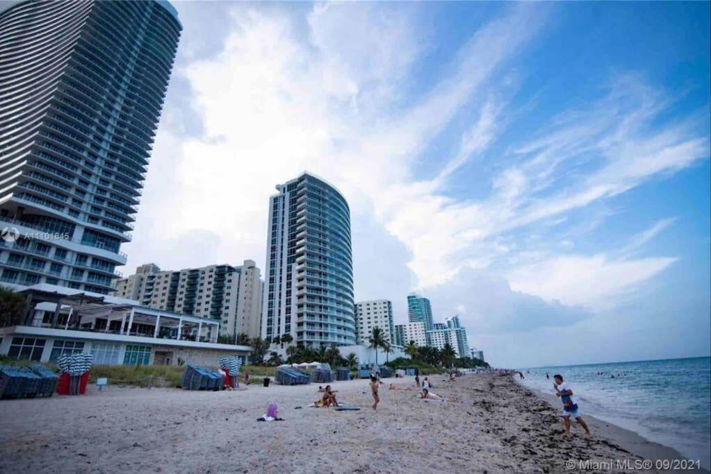 Beachfront In Miami With Stunning Views 1a Apartment