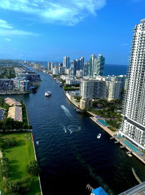 Beachfront In Miami With Stunning Views 1a Apartment Hallandale Beach